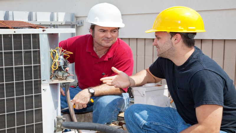 Why Homeowners Should Hire a Furnace Repair Contractor for Seasonal Maintenance