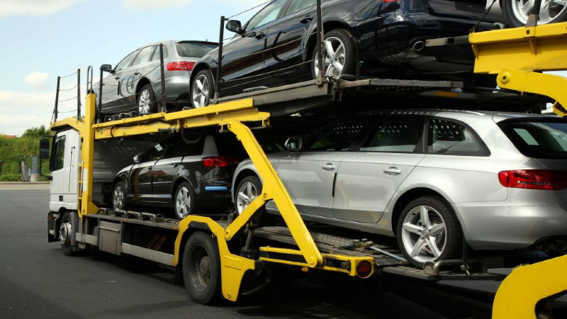 When Should You Hire Auto Moving Services in Philadelphia, PA